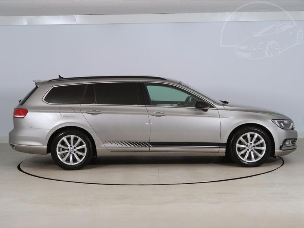 2015 Volkswagen Passat - 6