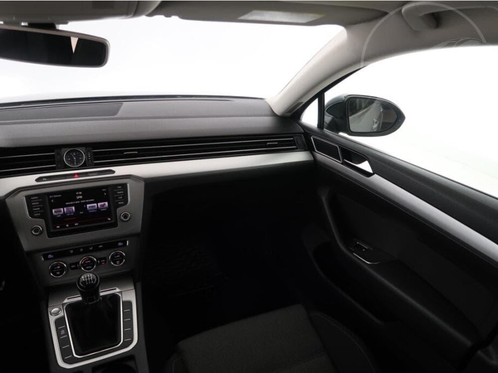 2015 Volkswagen Passat - 8