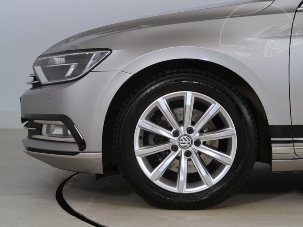 2015 Volkswagen Passat - 15