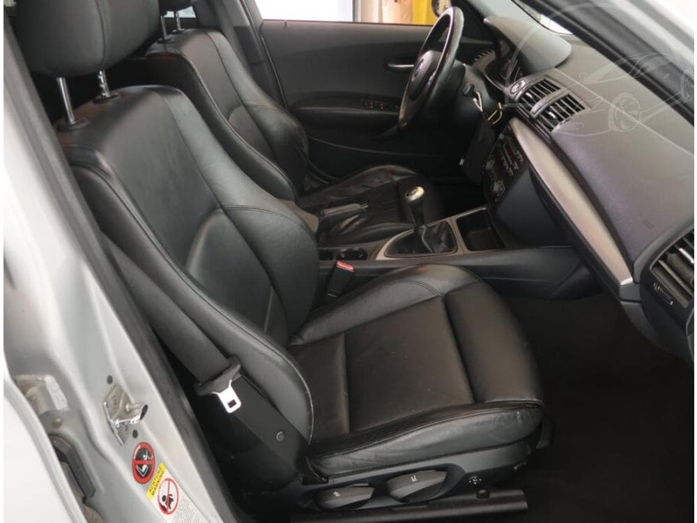 2005 BMW 1-Series - 25