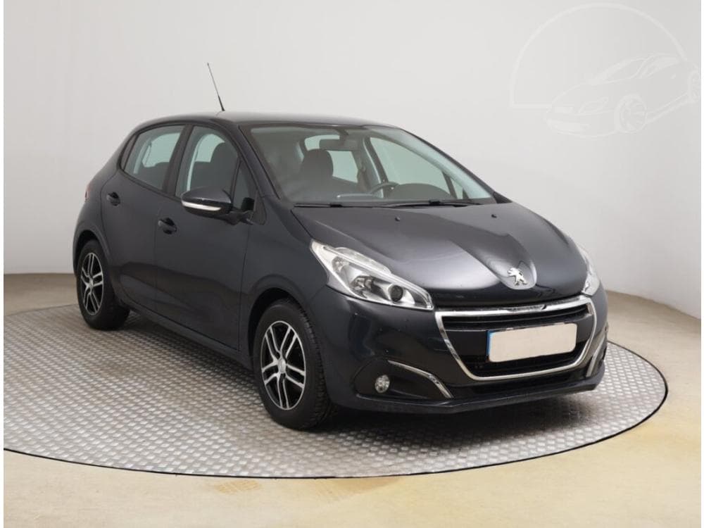 Peugeot 208 1.2 PureTech, ČR,1.maj