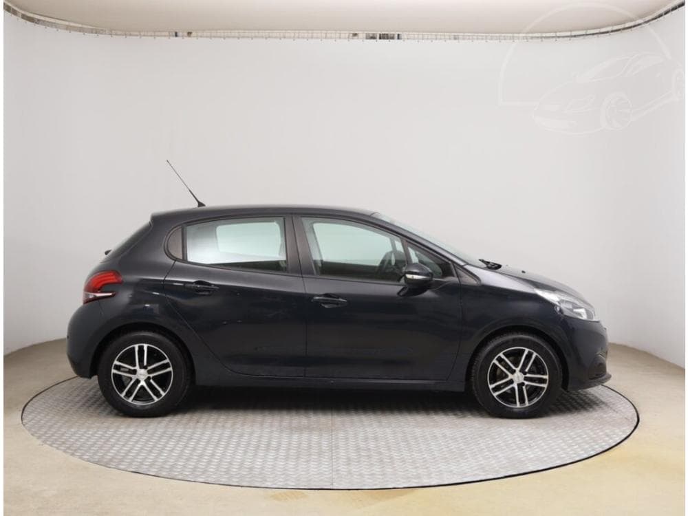 2018 Peugeot 208 - 6
