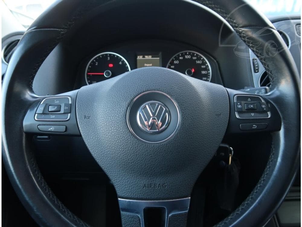 2011 Volkswagen Tiguan - 15