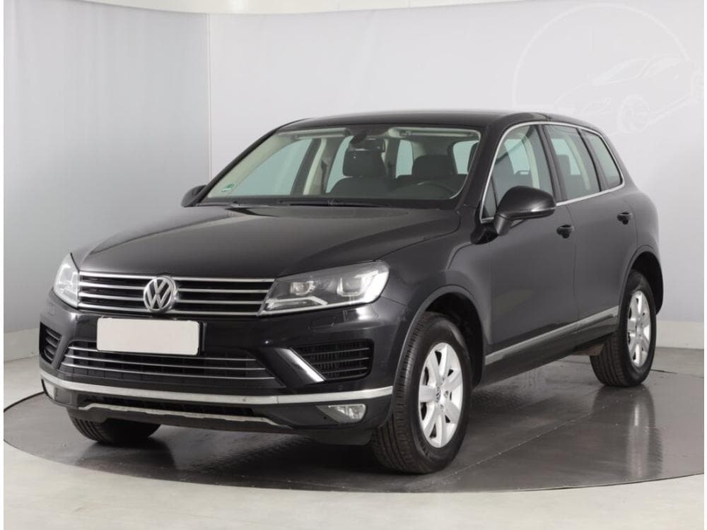 2015 Volkswagen Touareg - 2