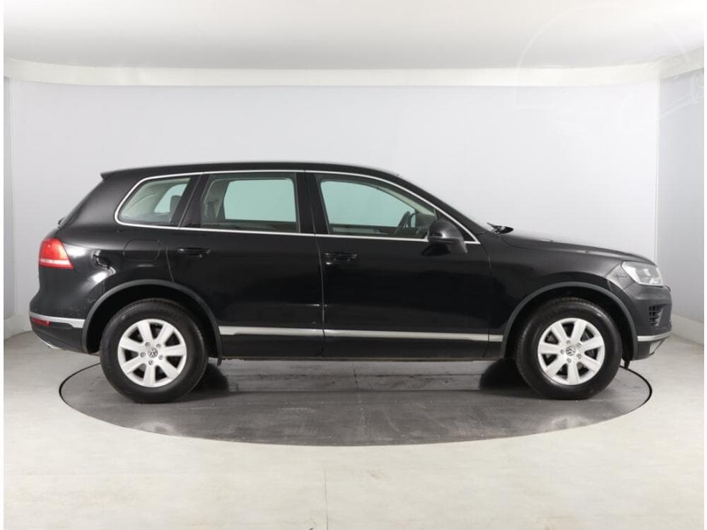 2015 Volkswagen Touareg - 6