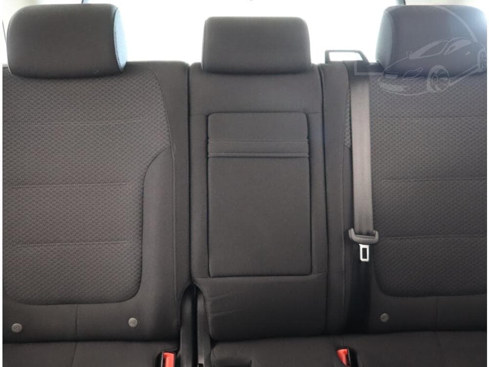 2015 Volkswagen Touareg - 10