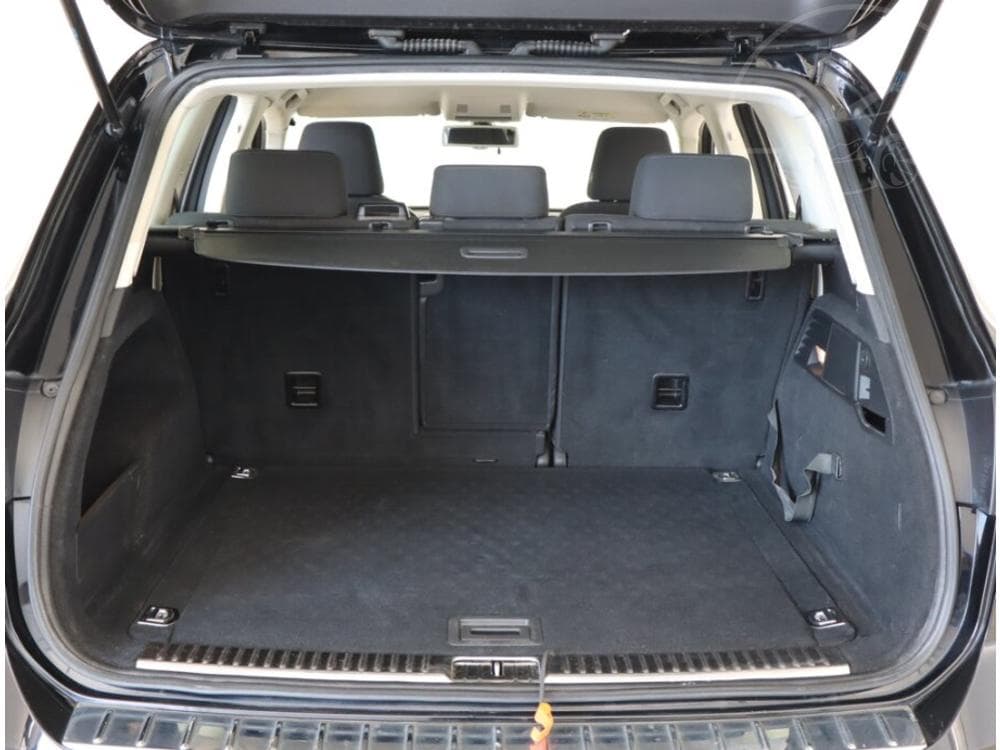 2015 Volkswagen Touareg - 14