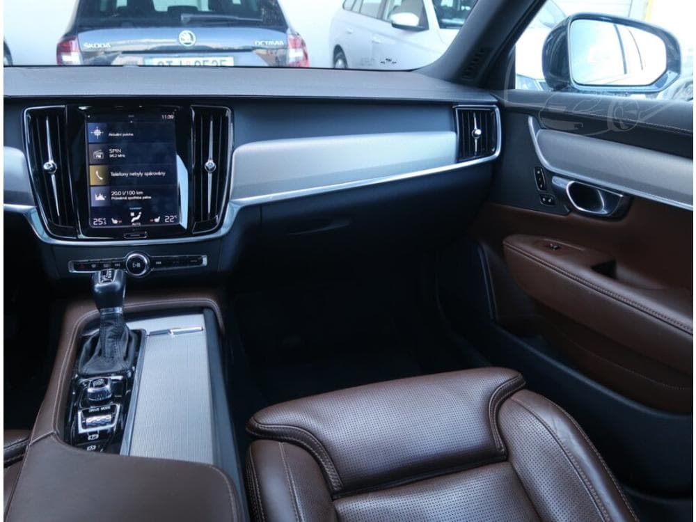 2018 Volvo V90 - 15