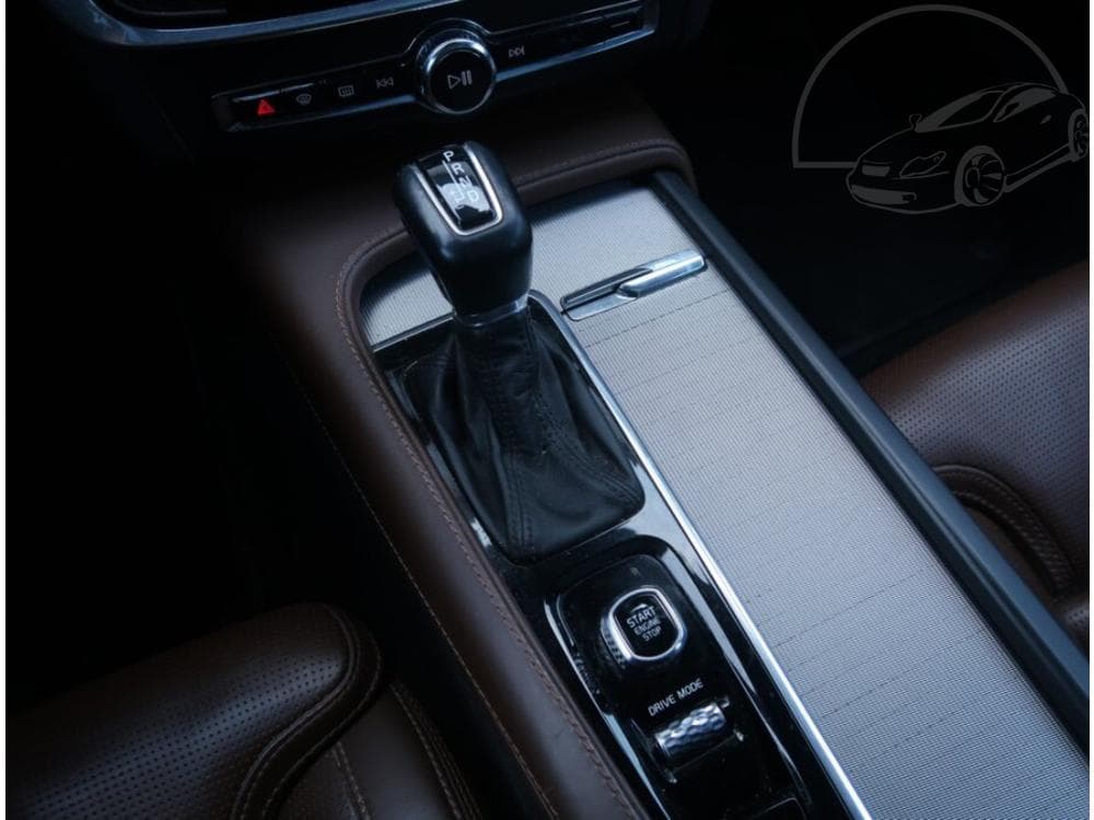 2018 Volvo V90 - 25