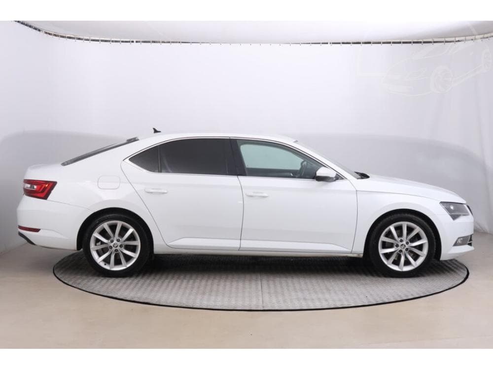 2019 Škoda SUPERB - 16