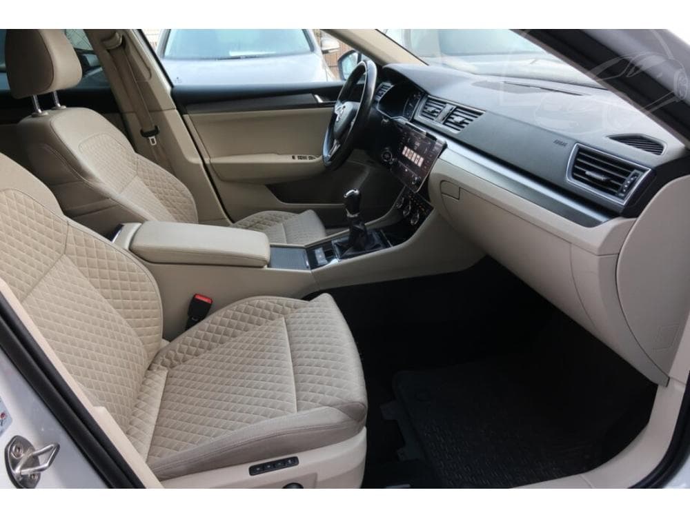 2019 Škoda SUPERB - 25