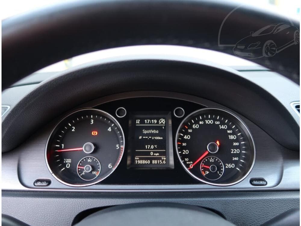 2013 Volkswagen Passat - 11