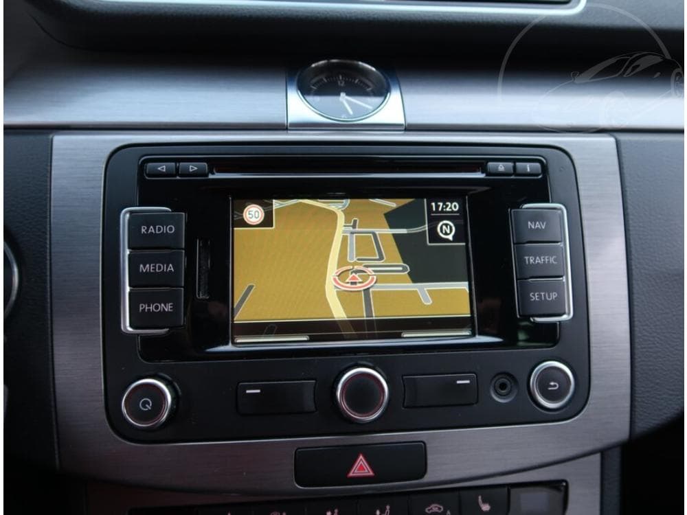 2013 Volkswagen Passat - 13