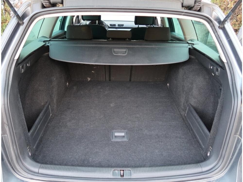 2013 Volkswagen Passat - 14