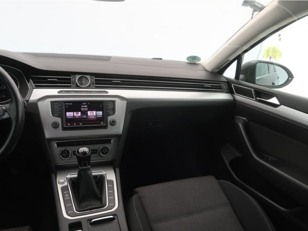 2015 Volkswagen PASSAT - 8
