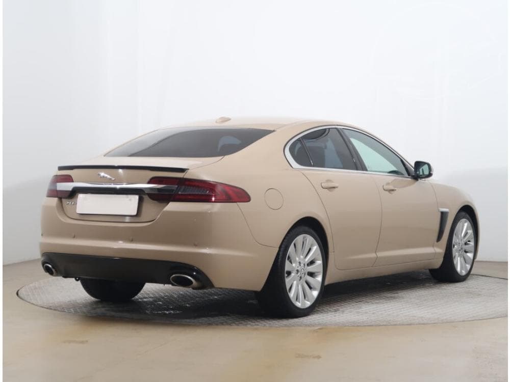2011 Jaguar Xf - 9