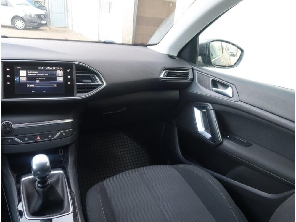 2016 Peugeot 308 - 8