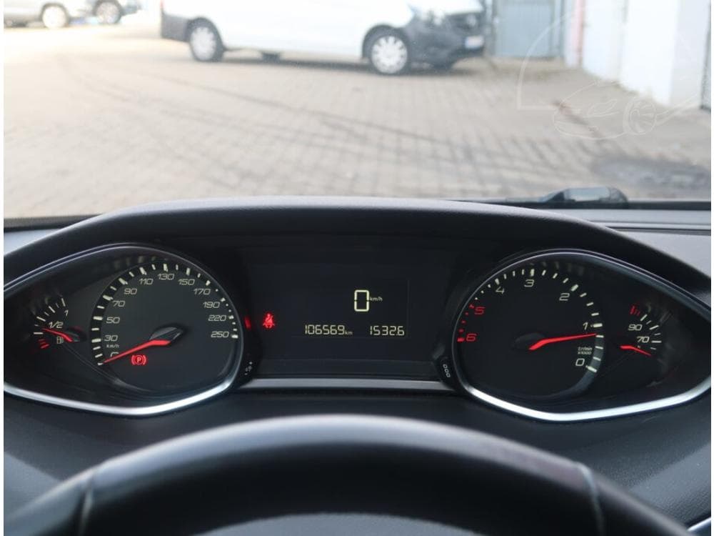 2016 Peugeot 308 - 11