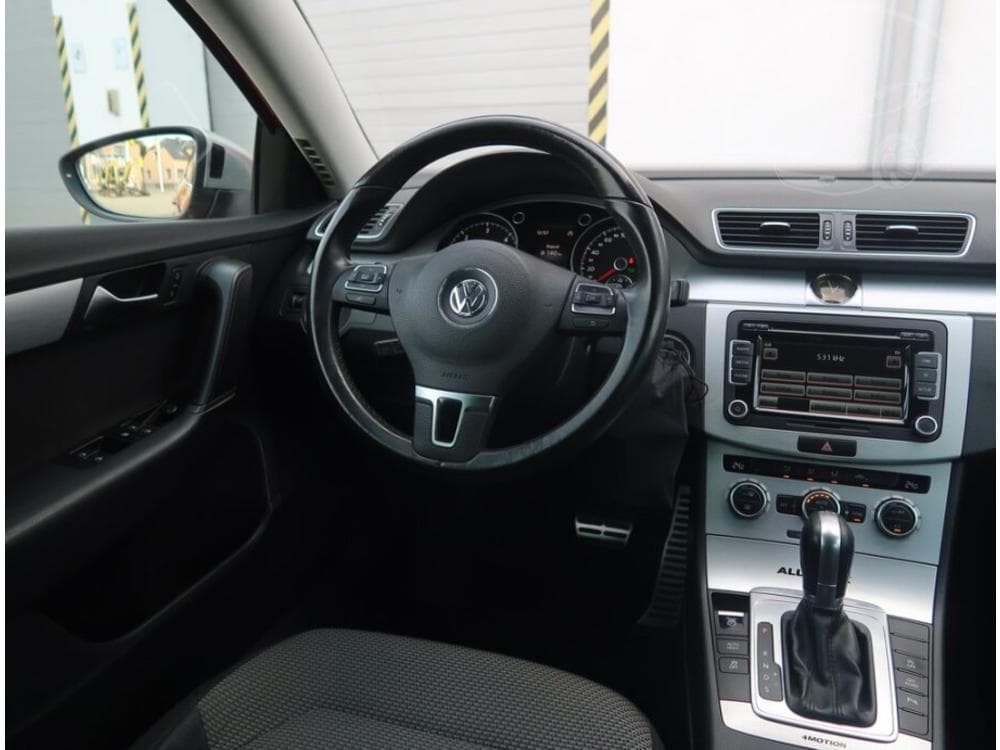 2014 Volkswagen Passat - 7