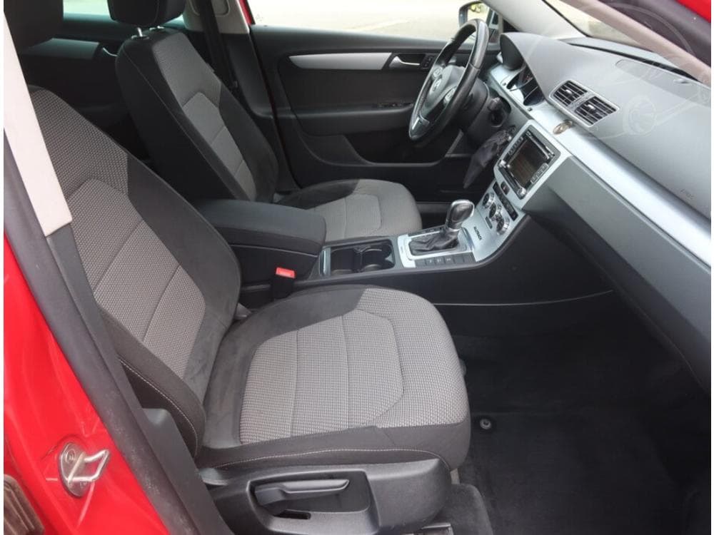 2014 Volkswagen Passat - 9