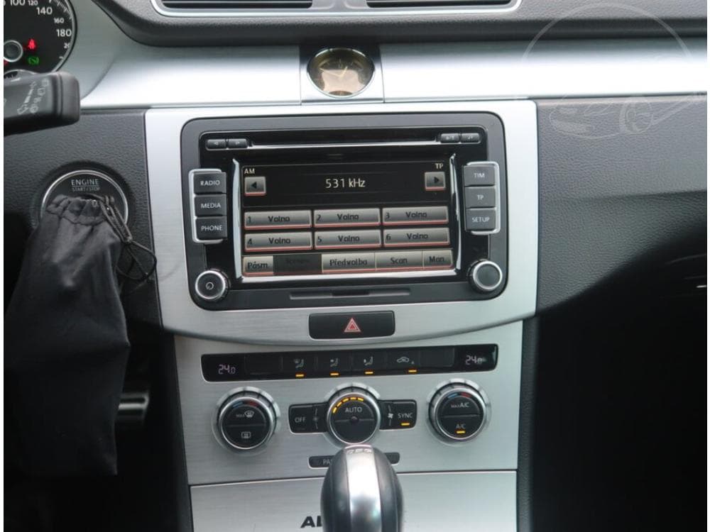 2014 Volkswagen Passat - 12