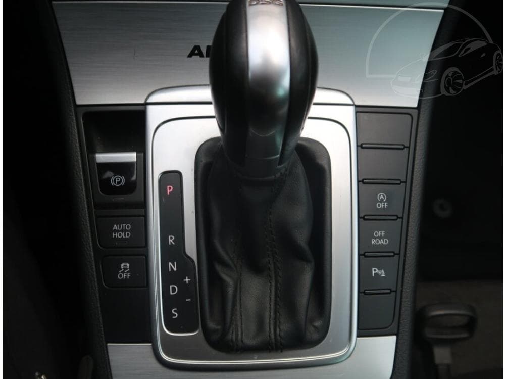 2014 Volkswagen Passat - 13