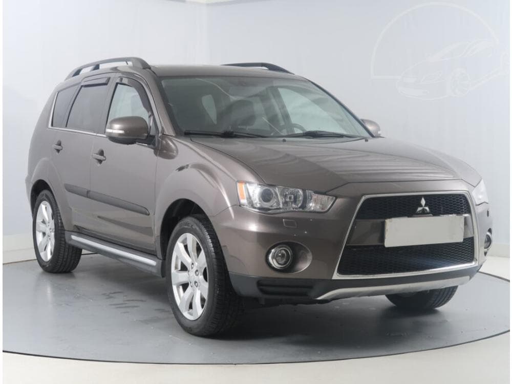 Mitsubishi Outlander 2.2 DI-D, 4X4, 7 míst, Kůže