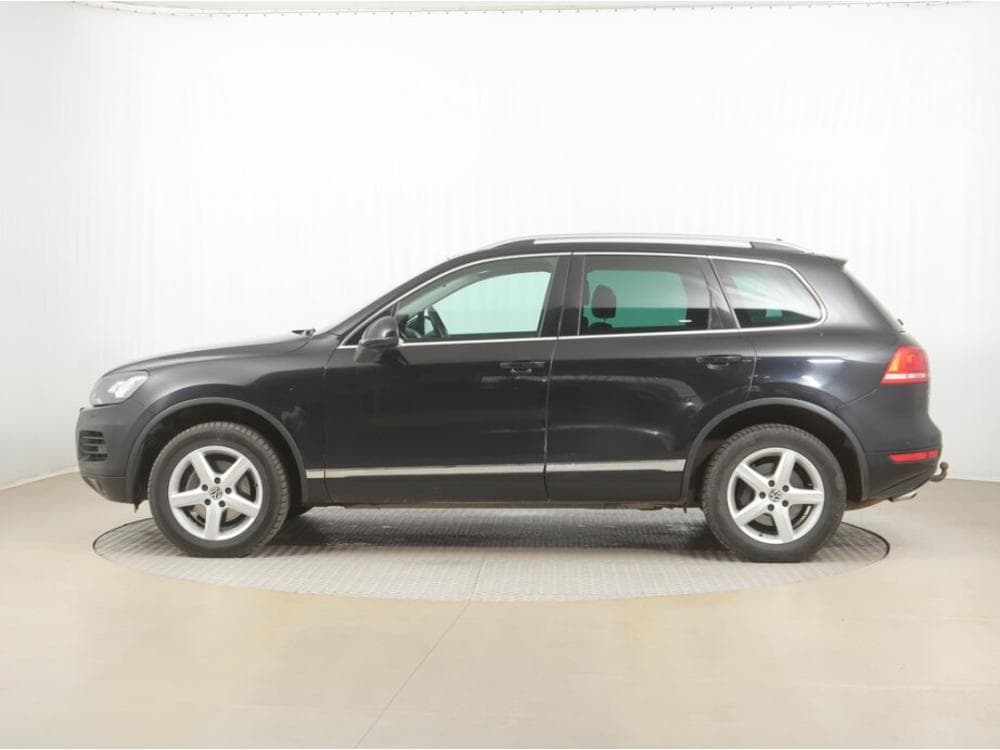 2010 Volkswagen Touareg - 5