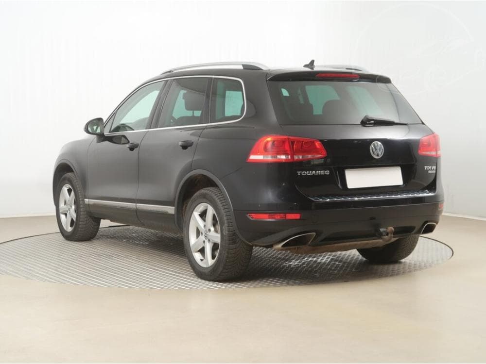 2010 Volkswagen Touareg - 7
