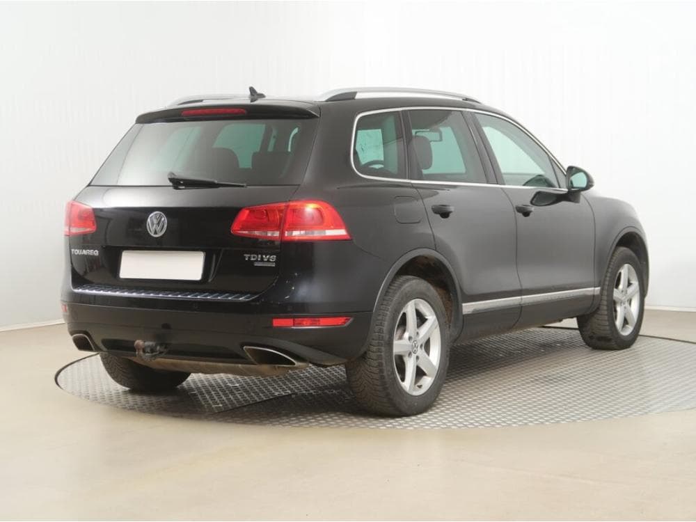 2010 Volkswagen Touareg - 9