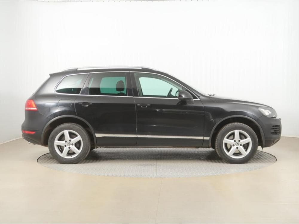 2010 Volkswagen Touareg - 11