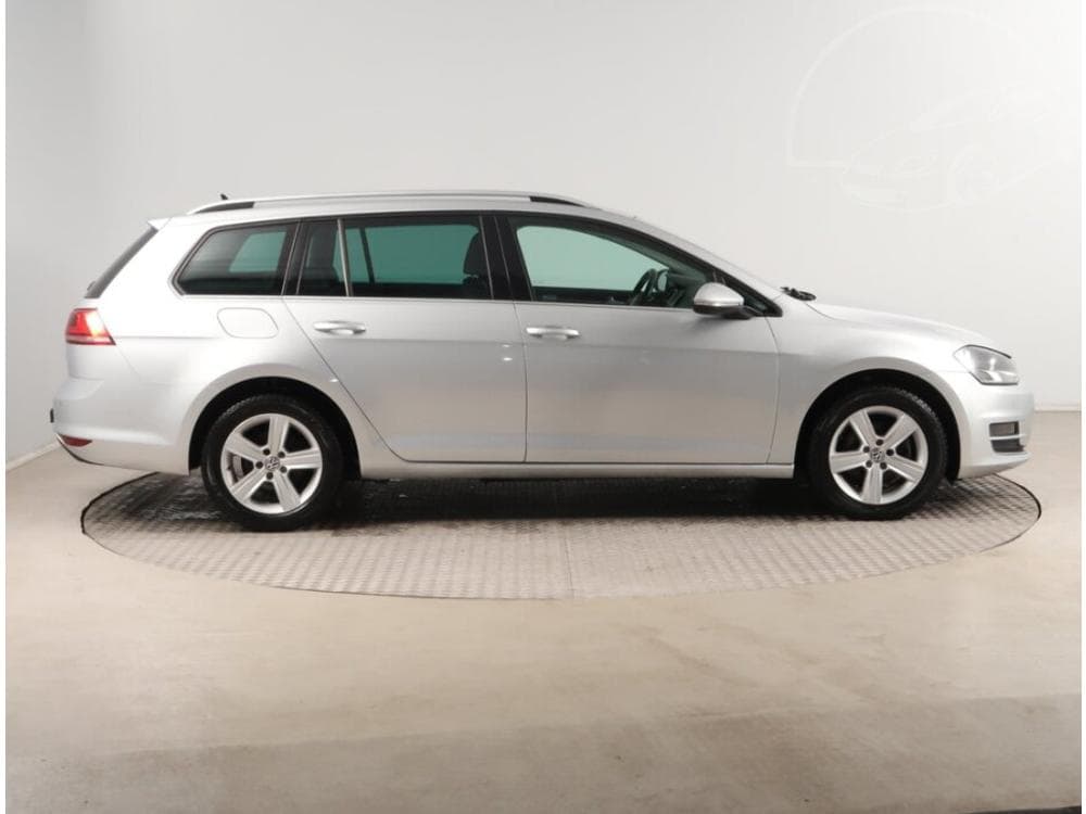 2016 Volkswagen Golf - 11