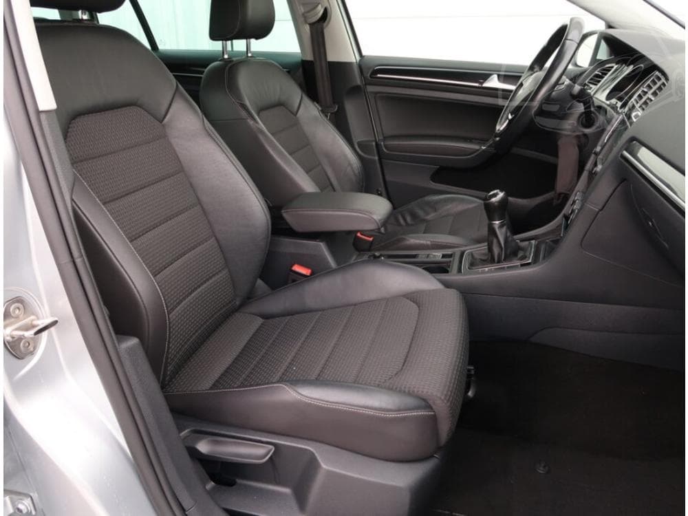 2016 Volkswagen Golf - 17