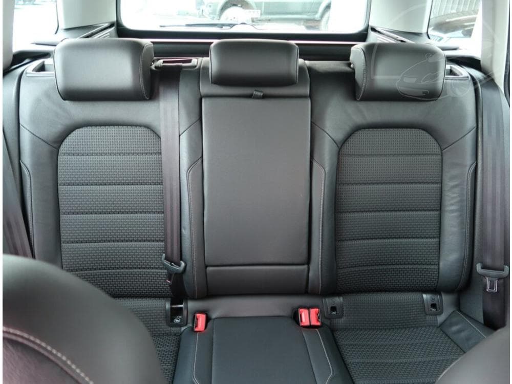 2016 Volkswagen Golf - 19