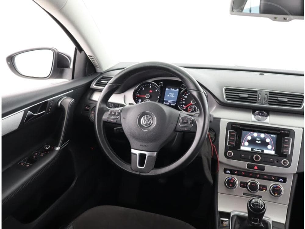 2013 Volkswagen PASSAT - 7