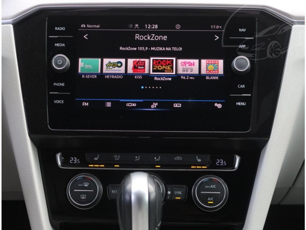 2020 Volkswagen PASSAT - 12