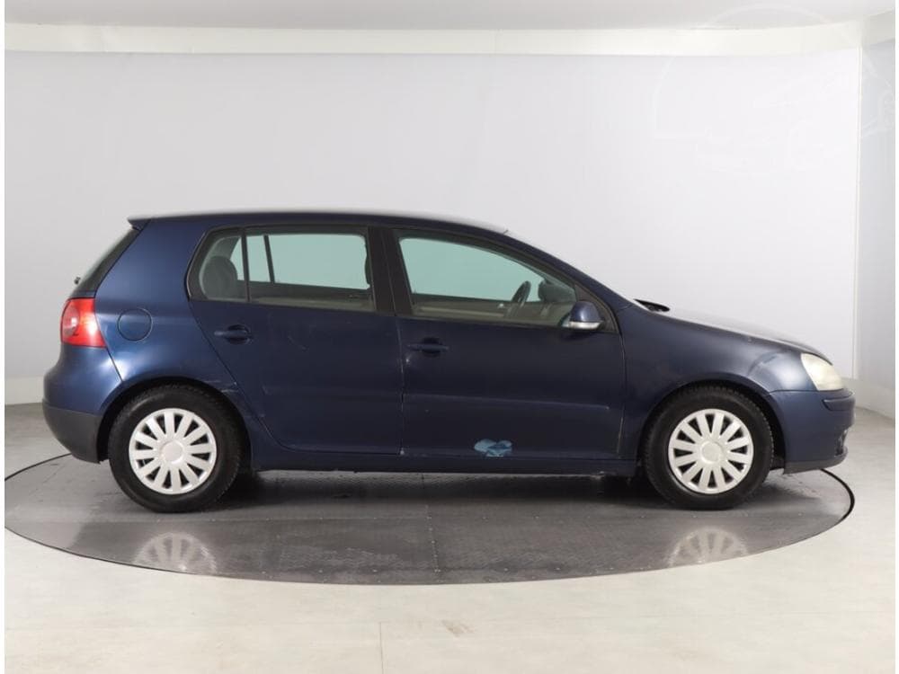 2004 Volkswagen Golf - 16