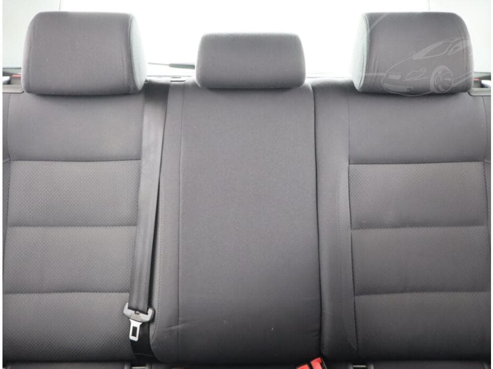 2004 Volkswagen Golf - 28