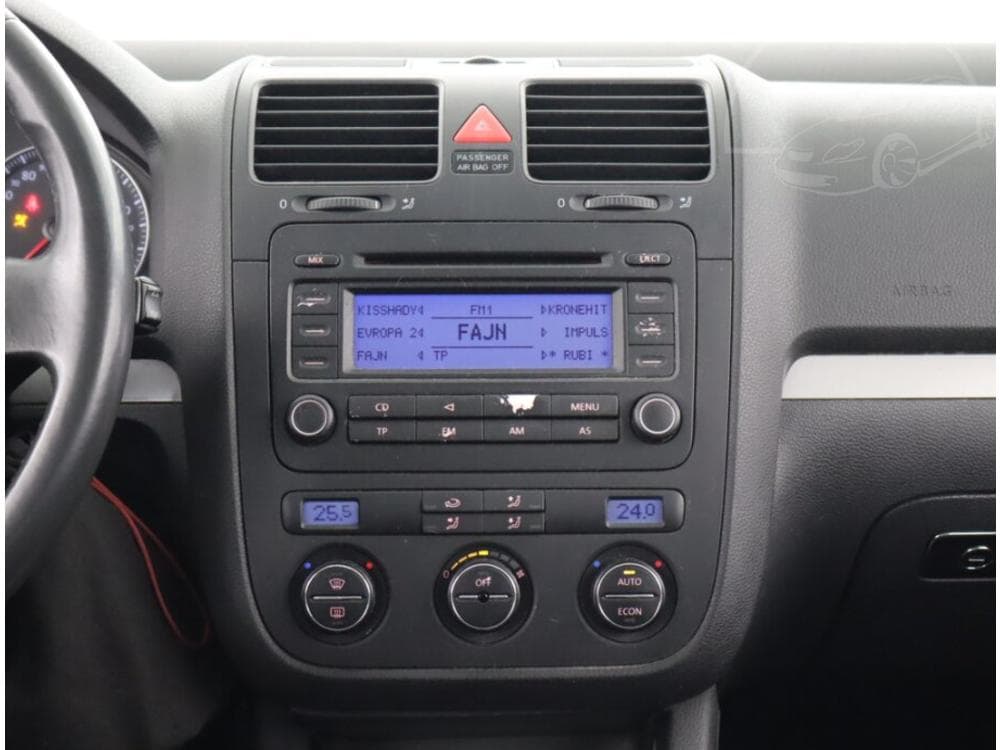 2004 Volkswagen Golf - 34