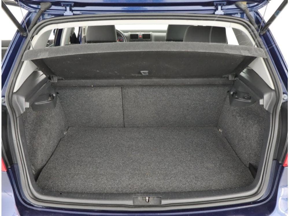 2004 Volkswagen Golf - 37