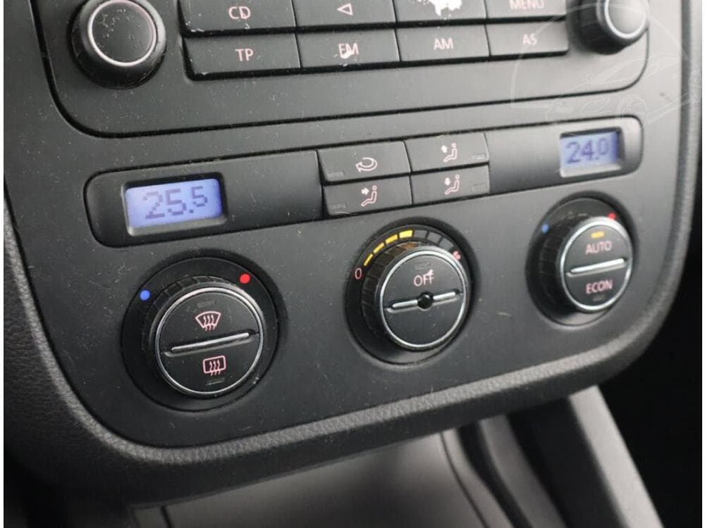 2004 Volkswagen Golf - 43