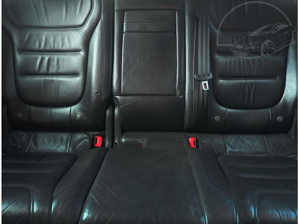 2010 Volkswagen Touareg - 19