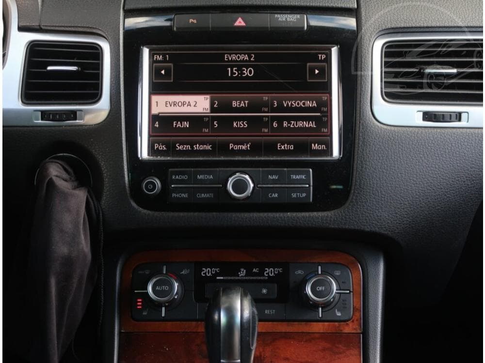 2010 Volkswagen Touareg - 23