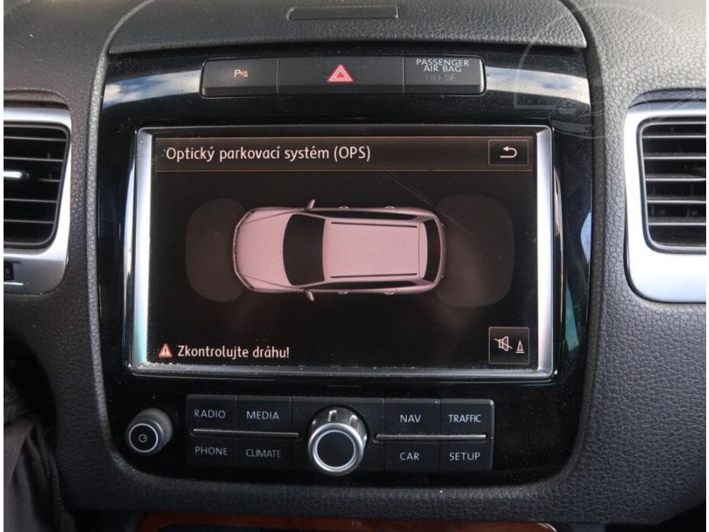 2010 Volkswagen Touareg - 27