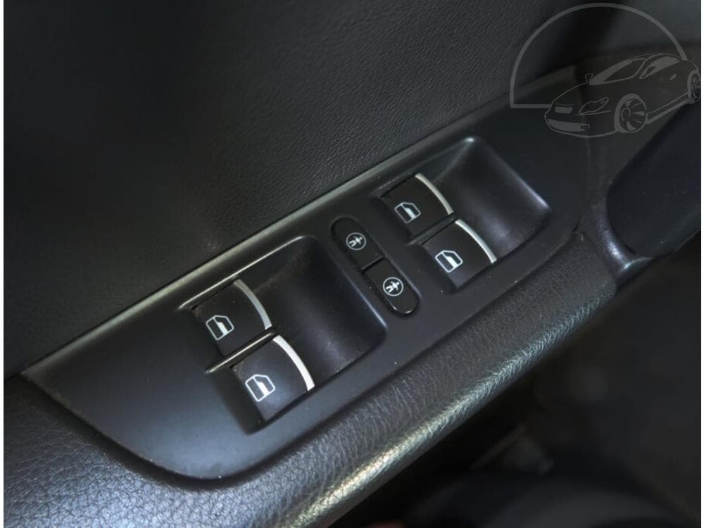 2010 Volkswagen Touareg - 29