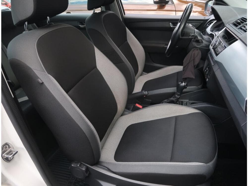 2015 Škoda FABIA - 17