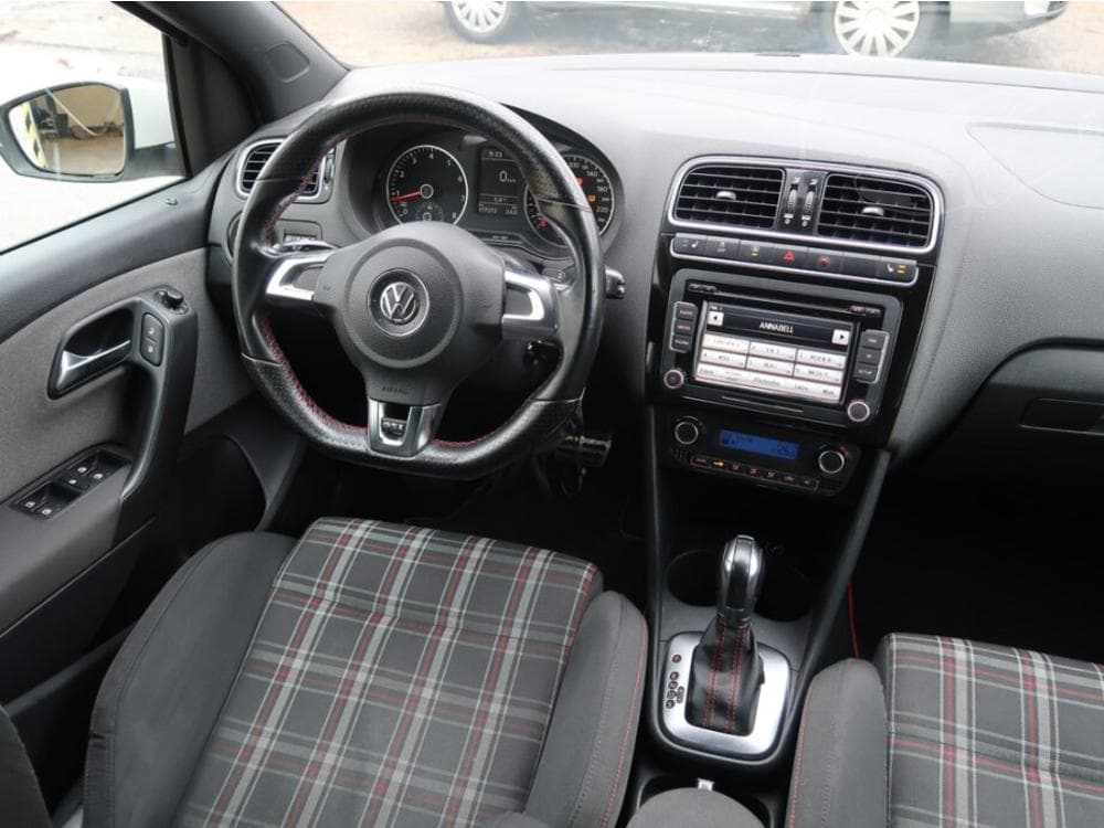 2011 Volkswagen Polo - 7