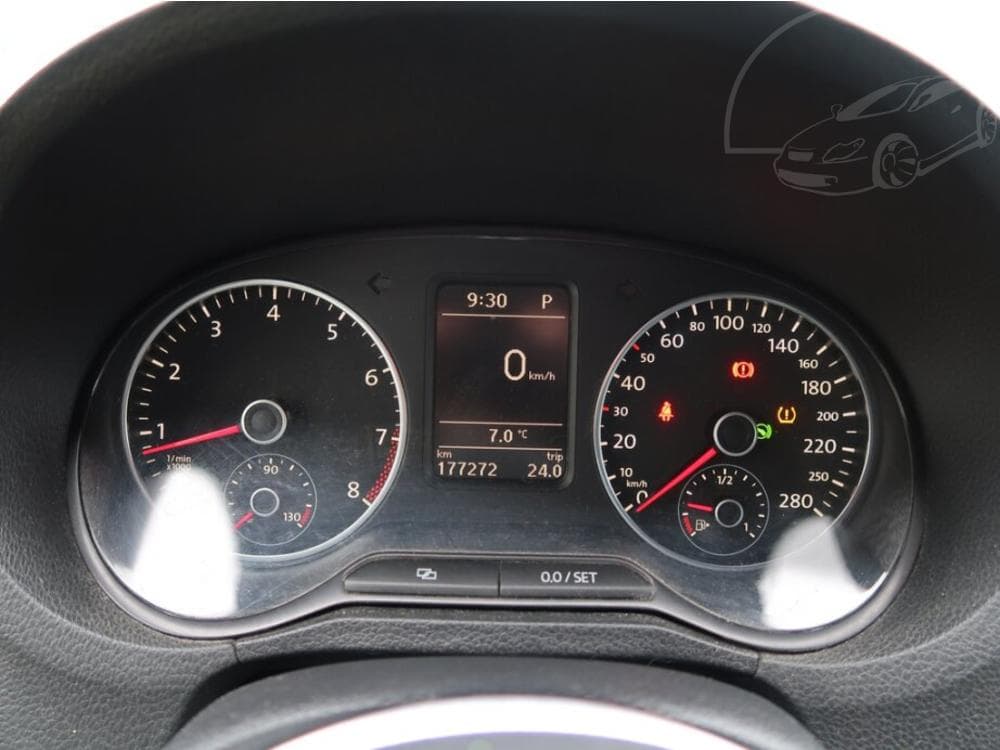 2011 Volkswagen Polo - 11