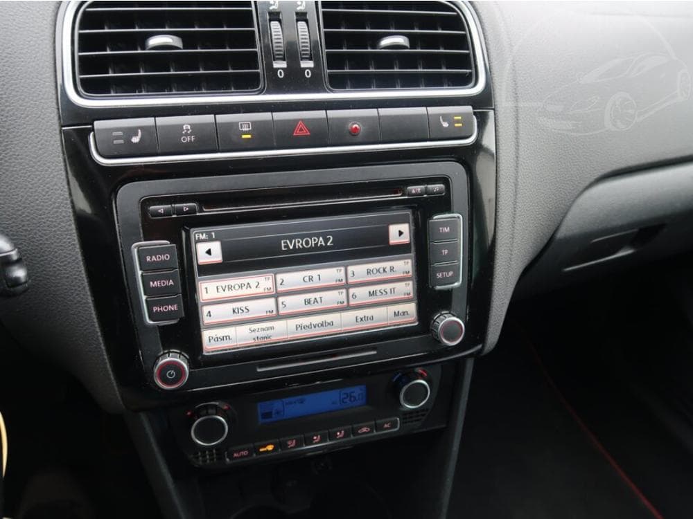 2011 Volkswagen Polo - 12