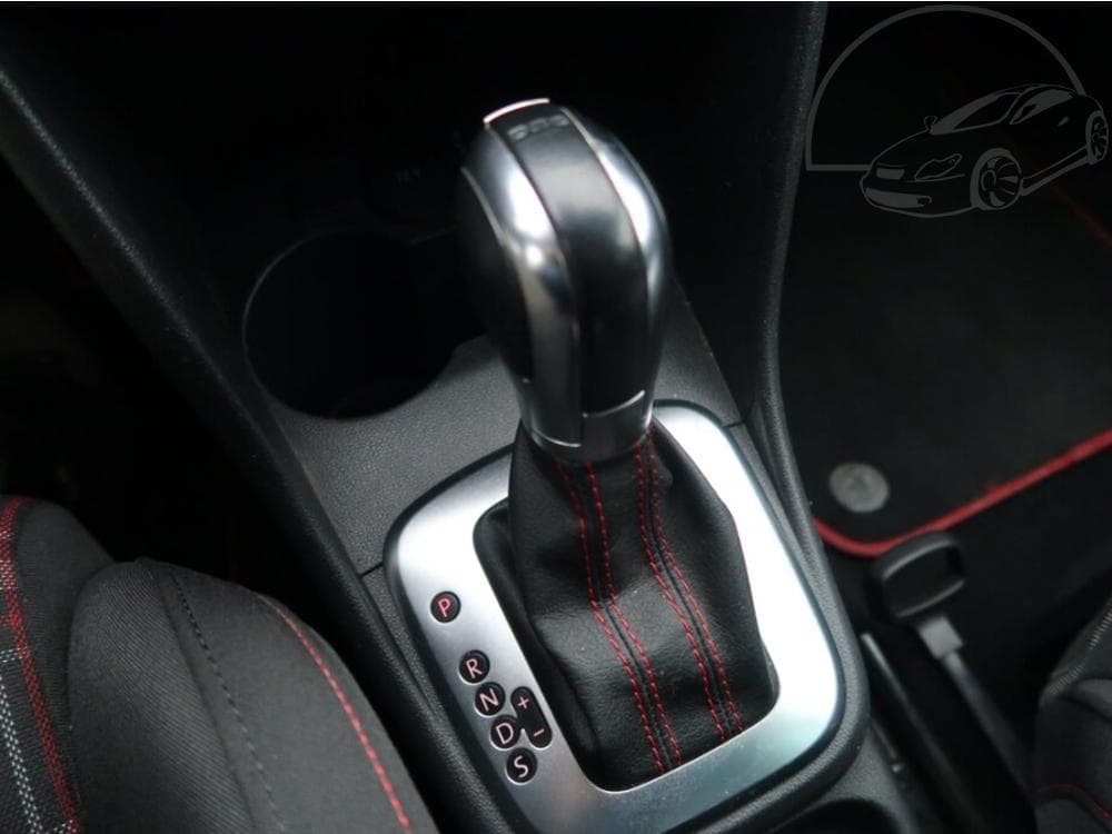 2011 Volkswagen Polo - 13